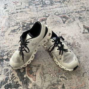 On Cloud X Running Walking Shoes 60.98697 Women’s Size 8 White Black